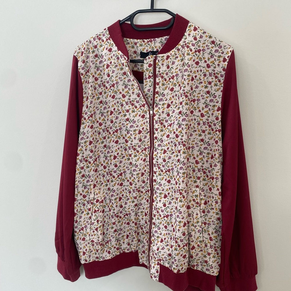 AMPERSAND AVE Floral Zip-Up with Burgundy Accents “